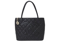 Load image into Gallery viewer, CHANEL シャネル 復刻トート ハンドバッグ ココマーク 6番台 キャビアスキン ブラック キルティング シルバー金具 美品 中古 4c070536