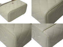 Load image into Gallery viewer, 極美品 CHANEL シャネル バニティバッグ AP1341 チェーンショルダー キャビアスキン アイボリー ココマーク ランダム番台 中古 4c070537