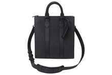 Load image into Gallery viewer, LOUIS VUITTON ルイヴィトン ショルダーバッグ トリヨン サックプラ クロス M21884 ブラック 美品 中古 4c070572