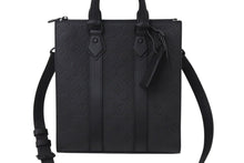Load image into Gallery viewer, LOUIS VUITTON ルイヴィトン ショルダーバッグ トリヨン サックプラ クロス M21884 ブラック 美品 中古 4c070572