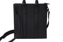 Load image into Gallery viewer, LOUIS VUITTON ルイヴィトン ショルダーバッグ トリヨン サックプラ クロス M21884 ブラック 美品 中古 4c070572