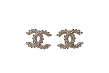 Load image into Gallery viewer, CHANEL シャネル ココマーク 両耳ピアス ラインストーン アクセサリー C20刻印 メタル ラインストーン ゴールド 美品 中古 4c070600