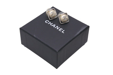CHANEL シャネル 両耳ピアス ココマーク パール ラインストーン F20S刻印 メタル シルバー ベージュ シルバー金具 美品 中古 4c070601