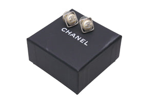 CHANEL シャネル 両耳ピアス ココマーク パール ラインストーン F20S刻印 メタル シルバー ベージュ シルバー金具 美品 中古 4c070601