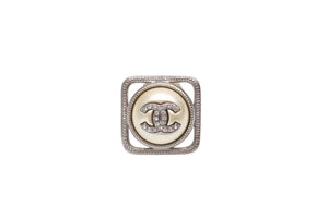 CHANEL シャネル 両耳ピアス ココマーク パール ラインストーン F20S刻印 メタル シルバー ベージュ シルバー金具 美品 中古 4c070601