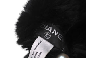 極美品 CHANEL シャネル ココマーク リアルファー リストバンド ファーバングル フランス ラパン ブラック ホワイト 中古 4c070626
