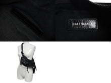 Load image into Gallery viewer, BALENCIAGA バレンシアガ Le Cagole XS ルカゴールXS クロコ型押し ショルダーバッグ 671309 レザー ブラック 美品 中古 4c070671