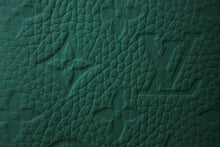 Load image into Gallery viewer, 新品未使用 LOUIS VUITTON ルイヴィトン ノートブックカバーPM・エミリー トリヨンレザー モノグラム グリーン GI1212 中古 4c070676