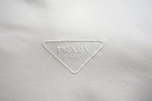 画像をギャラリービューアに読み込む, 美品 PRADA プラダ 半袖Tシャツ UJN712 サイズS トライアングルロゴ ホワイト 刺繍ロゴ コットン 中古 4c070782 
