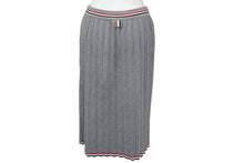 Load image into Gallery viewer, 極美品 THOM BROWNE トムブラウン 22SS プリーツ スカート FKK096A Y3009055 コットン グレー サイズ36 中古 4c070806