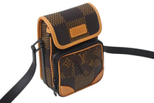 Load image into Gallery viewer, 極美品 LOUIS VUITTON ルイ ヴィトン アマゾン メッセンジャー ショルダーバッグ NIGO N40357 ダミエ エベヌ 中古 4c070823