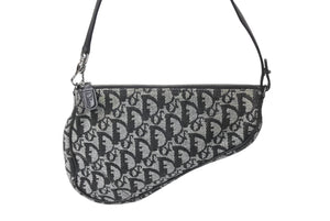 Christian Dior クリスチャンディオール トロッター サドルポーチ ロゴ ハンドバッグ 総柄 ブラック シルバー金具 MC0032 美品 中古 4c070865