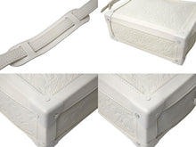 Load image into Gallery viewer, 極美品 LOUIS VUITTON ルイヴィトン ソフトトランク ショルダーバッグ ホワイト M53287 ヴァージル初期 トリヨン 中古 4c070887