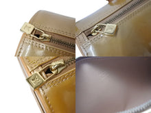 Load image into Gallery viewer, LOUIS VUITTON ルイヴィトン ベッドフォード ハンドバッグ M91329 モノグラムヴェルニ 筒型 ゴールド金具 ブラウン 美品 中古 4c070908