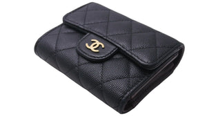 極美品 CHANEL シャネル クラシック スモール フラップ ウォレット 三つ折り財布 ランダム キャビアスキン ブラック 美品 中古 4c070910