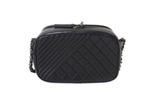 Load image into Gallery viewer, CHANEL シャネル ショルダーバッグ 20番台 ココボーイ ココマーク チェーンショルダー ブラック ラムスキン 美品 中古 4c070943