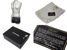 Load image into Gallery viewer, CHANEL シャネル 縦長 15cm ミニマトラッセ20 チェーンショルダーバッグ 1番台 ラムスキン ブラック ゴールド 良品 中古 4c070966