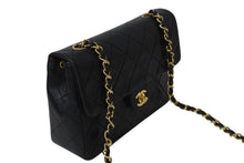 Load image into Gallery viewer, CHANEL シャネル 縦長 15cm ミニマトラッセ20 チェーンショルダーバッグ 1番台 ラムスキン ブラック ゴールド 良品 中古 4c070966