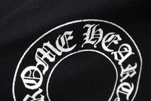 Load image into Gallery viewer, 極美品 CHROME HEARTS クロムハーツ Tシャツ Vネック 半袖 ホースシュー ロゴ ブラック コットン サイズM RN# 95024 中古 4c071016