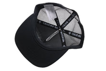 Load image into Gallery viewer, 新品未使用 CHROME HEARTS クロムハーツ トラッカーキャップ CHクロスパッチ ONE SIZE メッシュ ブラック ホワイト シルバー925 中古 4c071032