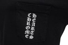 Load image into Gallery viewer, CHROME HEARTS クロムハーツ 大阪スクロール ラベル ロゴ プリント 半袖Ｔシャツ 大阪限定 新型 ブラック サイズM 美品 中古 4c071048