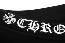 Load image into Gallery viewer, 極美品 CHROME HEARTS クロムハーツ スウェットシャツ トレーナー サイズXXL ネックロゴ 新作 袖プリント ブラック コットン 中古 4c071052