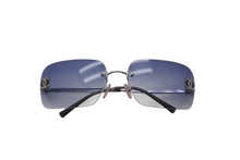 Load image into Gallery viewer, 極美品 CHANEL シャネル ココマーク リムレス サングラス グラデーション 4017-D シルバー ブルー ブラック サイズ62□17 中古 4c071158