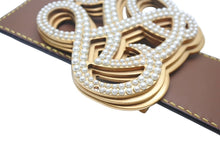 Load image into Gallery viewer, 新品同様 LOUIS VUITTON ルイヴィトン ベルト バックル M8469 ダイナスティ 2024SS 100/40 パール ゴールド金具 中古 4c071196