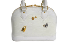Load image into Gallery viewer, 極美品 LOUIS VUITTON ルイヴィトン アルマBB ハンドバッグ AR4188 2WAY ラブロック エピレザー ホワイト 中古 4c071221