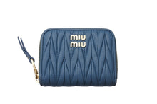 画像をギャラリービューアに読み込む, MIU MIU ミュウミュウ レザー ジップアラウンド ウォレット レザー ジップアラウンド キルティング財布 ブルー 美品 中古 4c071406 