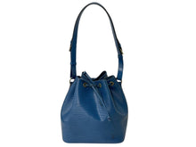 Load image into Gallery viewer, LOUIS VUITTON ルイヴィトン エピ プチノエ ワンショルダーバッグ M44105 エピレザー ブルー ゴールド金具 美品 中古 4c071481