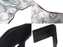 Load image into Gallery viewer, LOUIS VUITTON ルイヴィトン モノグラムサバンナ ポルトフォイユミュルティプル 二つ折り財布 チャップマンブラザーズ M62607 ホワイト PVC 美品 中古 4c071515