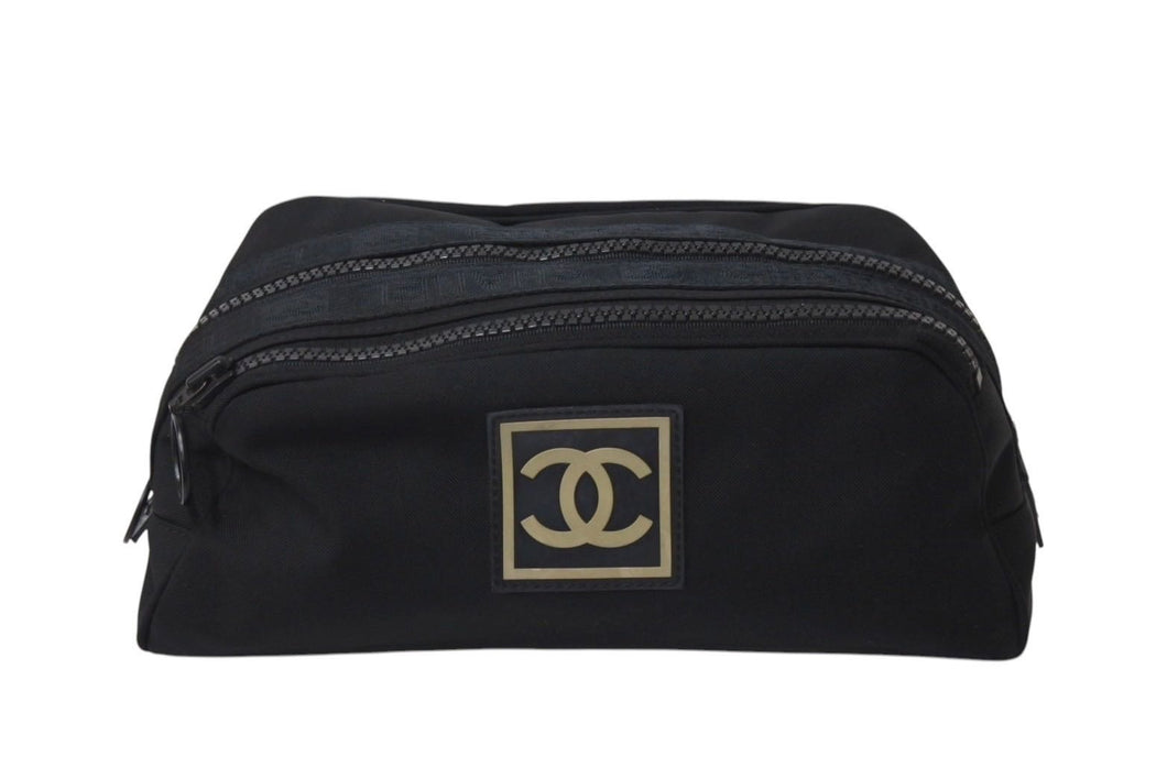 CHANEL シャネル ポーチ スポーツライン ココマーク 7番台 ブラック ナイロン ブラック金具 ロゴ 美品 中古 4c071596