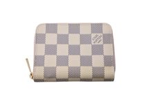 Load image into Gallery viewer, 極美品 LOUIS VUITTON ルイヴィトン Damier Azur ダミエ アズール ジッピーコインパース ペールピンク N60229 中古 4c071598