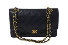 Load image into Gallery viewer, CHANEL シャネル マトラッセ25 Wフラップ Wチェーンショルダーバッグ ココマーク 0番台 ラムスキン ブラック ゴールド 美品 中古 4c071616