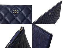 Load image into Gallery viewer, 極美品 CHANEL シャネル クラッチバッグ 22番台 ココマーク キルティング キャンバス ネイビー シルバー金具 中古 4c071628