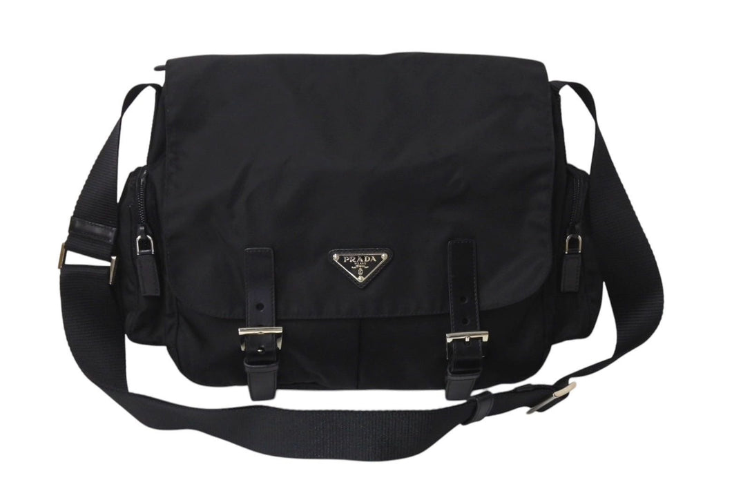 PRADA プラダショルダーバッグ トライアングルロゴ イタリア製 テスート レザー ブラック シルバー金具 美品 中古 4c071631 