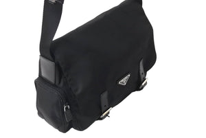 PRADA プラダショルダーバッグ トライアングルロゴ イタリア製 テスート レザー ブラック シルバー金具 美品 中古 4c071631 
