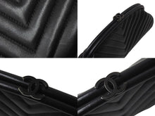 Load image into Gallery viewer, CHANEL シャネル クラッチバッグ ココマーク 20番台 フランス製 カーフスキン ブラック メタルブラック金具 美品 中古 4c071636