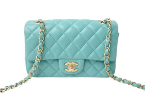 極美品 CHANEL シャネル 横長 20cm ショルダーバッグ A69900 27番台 ミニマトラッセ ティファニーブルー ショルダーチェーン ラムスキン 中古 4c071694