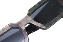 Load image into Gallery viewer, 極美品 LOUIS VUITTON ルイヴィトン サングラス アイウェア Z2395E サイズ54□22 ブラック グリーン 中古 4c071788