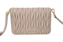 Load image into Gallery viewer, MIUMIU ミュウミュウ マテラッセ ショルダーバッグ 斜め掛けバッグ 5BD068 ナッパレザー ピンク ゴールド金具 美品 中古 4c071844