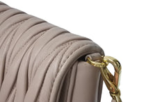 Load image into Gallery viewer, MIUMIU ミュウミュウ マテラッセ ショルダーバッグ 斜め掛けバッグ 5BD068 ナッパレザー ピンク ゴールド金具 美品 中古 4c071844