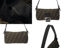 画像をギャラリービューアに読み込む, FENDI フェンディ マンマバケット ワンショルダーバッグ ズッカ柄 コットンキャンバス レザー シルバー金具 ブラウン 美品 中古 4c071854 