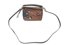 Load image into Gallery viewer, 極美品 LOEWE ロエベ × スタジオジブリ ススワタリ ミニ パズル 2WAY ハンドバッグ 千と千尋の神隠し マックロクロスケ ブラウン カーフスキン 中古 4c072411