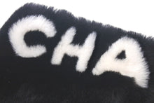 Load image into Gallery viewer, 極美品 CHANEL シャネル ネックマフラー ネックウォーマー ブラック ホワイト カシミヤ シープシアリング ブランドロゴ 中古 4c072450
