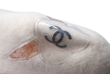 Load image into Gallery viewer, 極美品 CHANEL シャネル ココマーク カメリア ベレー帽 帽子 フラット型 スリッポンスタイル ウール アイボリーホワイト 中古 4c072474