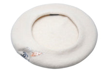 Load image into Gallery viewer, 極美品 CHANEL シャネル ココマーク カメリア ベレー帽 帽子 フラット型 スリッポンスタイル ウール アイボリーホワイト 中古 4c072474