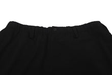 Load image into Gallery viewer, 新品同様 YOHJI YAMAMOTO ヨウジヤマモト ハーフパンツ ボトムス サンプル品 HN-P24-500-2-3 JAPAN製 ブラック 中古 4c072601