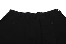 Load image into Gallery viewer, 新品同様 YOHJI YAMAMOTO ヨウジヤマモト ハーフパンツ ボトムス サンプル品 HN-P24-500-2-3 JAPAN製 ブラック 中古 4c072601